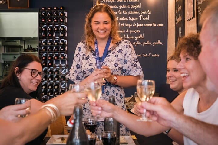 Tour a pie de degustación de comida gourmet y vino en Montmartre — foto 4