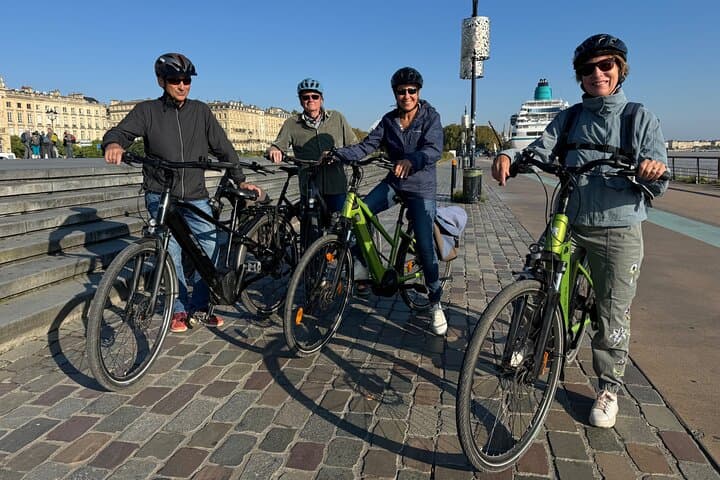 Tour in E-Bike di 3 Ore a Bordeaux — foto 2