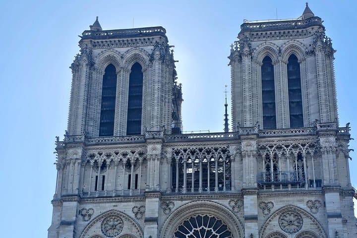 Tour Privato all'Aperto di Notre Dame con Ingresso alla Cripta/Sainte Chapelle — foto 2
