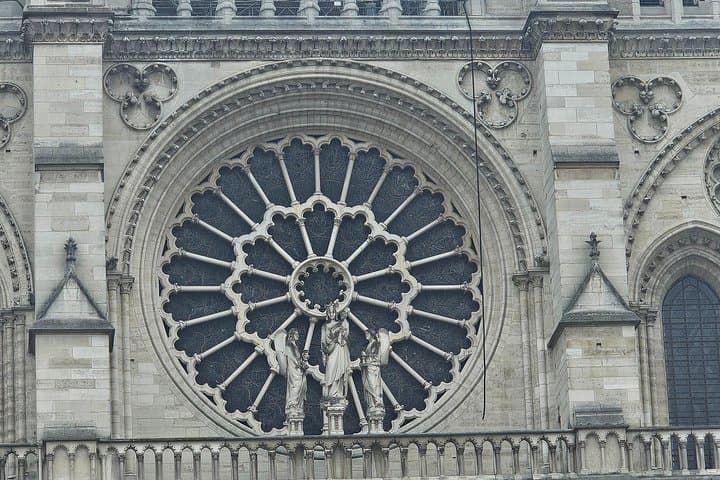 Tour Privato all'Aperto di Notre Dame con Ingresso alla Cripta/Sainte Chapelle — foto 3