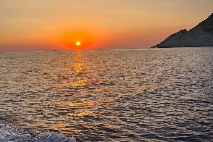 Sonnenuntergangs-Bootstour mit Aperitif an der Amalfiküste — Foto 2