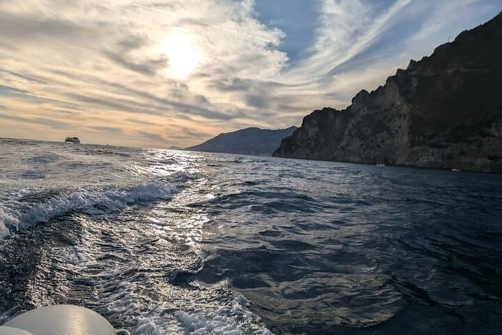 Sonnenuntergangs-Bootstour mit Aperitif an der Amalfiküste — Foto 4