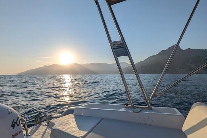 Sonnenuntergangs-Bootstour mit Aperitif an der Amalfiküste — Foto 5