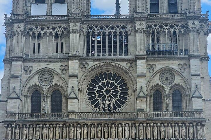 Notre Dame Außenbesichtigung und Eintritt zur Sainte Chapelle — Foto 1