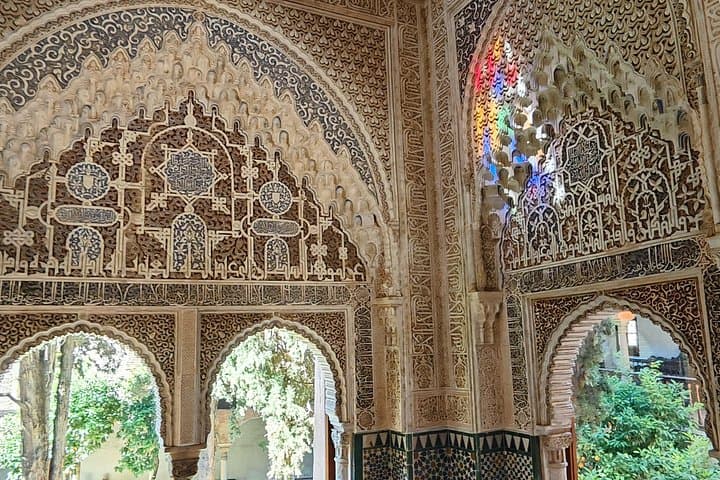 Tour Privado de la Alhambra con Entradas a los Palacios Nazaríes — foto 3