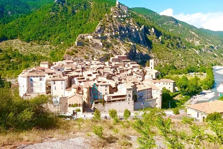 Tour in treno di montagna e trekking nella Foresta e Castello Mistico — foto 2