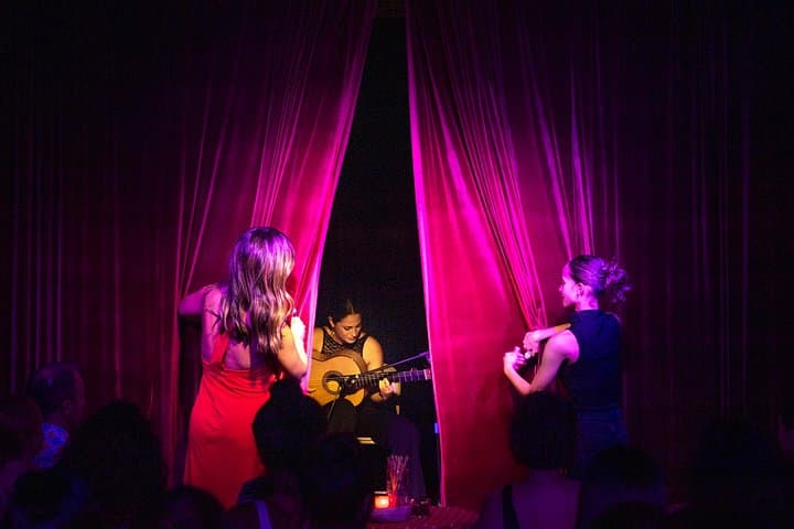Spettacolo di Flamenco dal Vivo nella Città di Siviglia