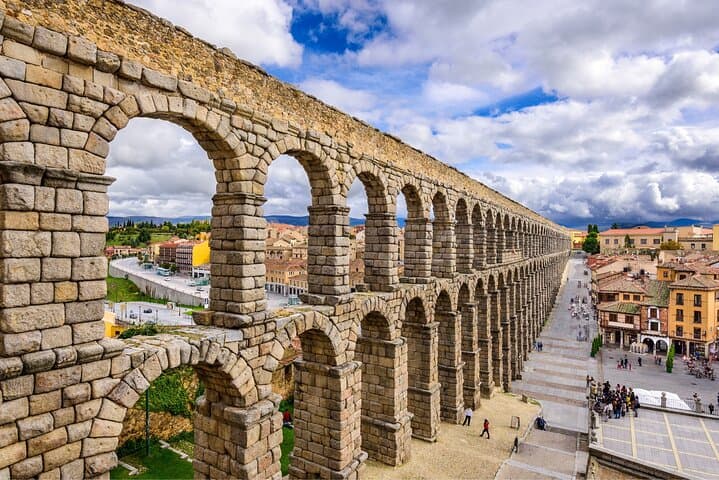 Excursión de un día completo a Toledo y Segovia desde Madrid