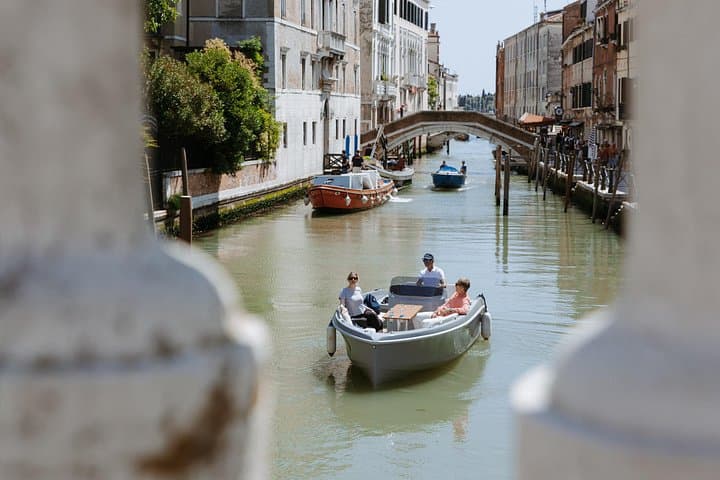 Venecia: Canales Secretos en Barco Eléctrico