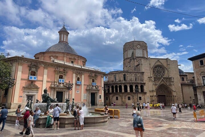 Valencia: Tour Guidato in Bicicletta con le 25 Attrazioni Principali — foto 3