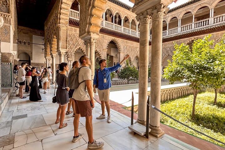 Geführte Tour durch Sevilla: Alcázar, Kathedrale & Giralda auf Englisch