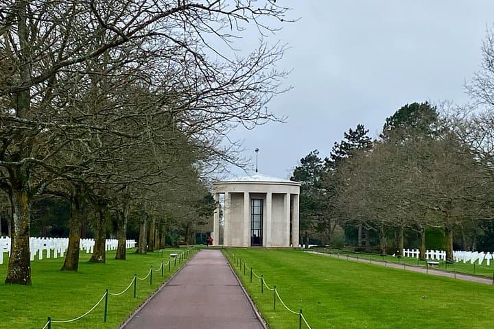 Tour Privato Guidato ai 7 Luoghi Iconici del D-Day in Normandia da Parigi — foto 3
