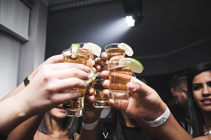 Hamburg PubCrawl: 4 Locali, Shot di Benvenuto + Ingresso in Discoteca
