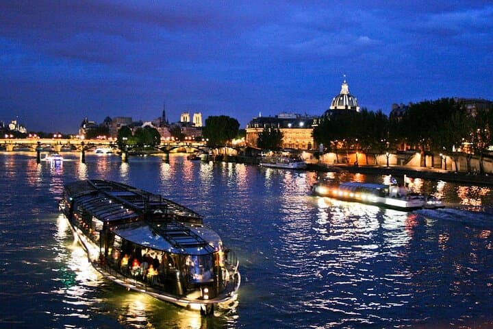Crociere panoramiche sul fiume Senna a Parigi — foto 2