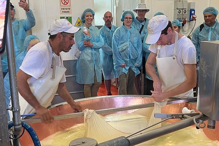 Parmesan-Käse und Balsamico-Essig Tour mit Ferrari Museum