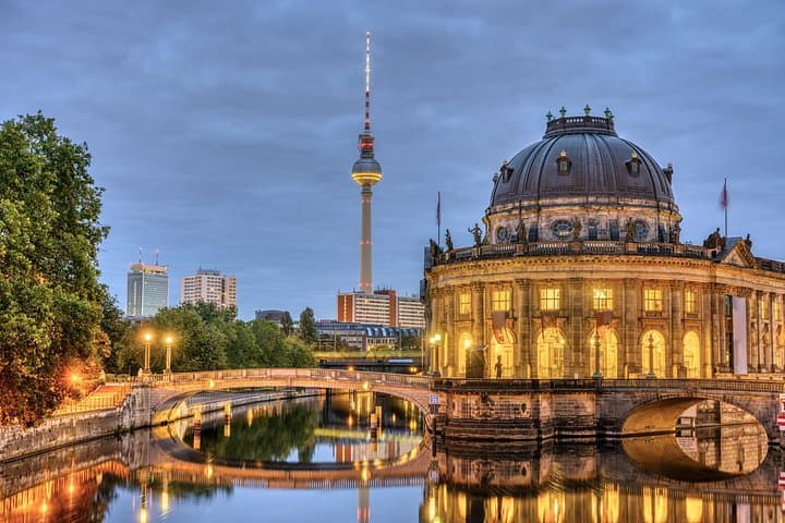 Tour Autoguiado de las Crónicas Ocultas de Berlín