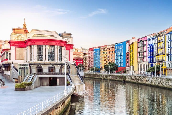 Il Sentiero Senza Tempo di Bilbao: Passeggiata Privata tra Arte e Storia