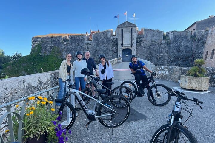 Avventura in Bici Elettrica a Villefranche-sur-Mer