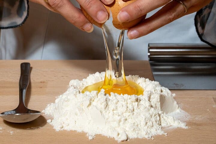 Florenz: Tiramisu- und Pasta-Kochkurs mit unbegrenztem Wein