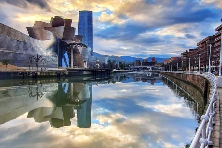 Tour Privado Esencial de Bilbao con Guggenheim — foto 5