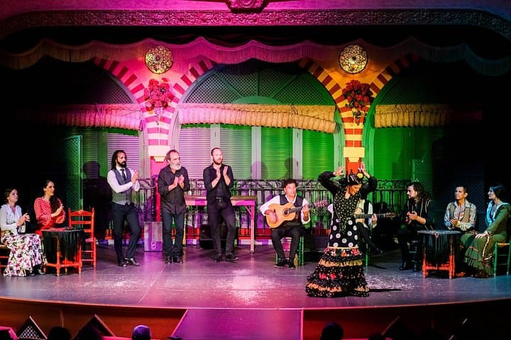Spettacolo di Flamenco con Cena e Museo del Costume a Siviglia
