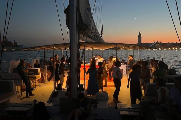 Crociere Notturne in Catamarano a Venezia