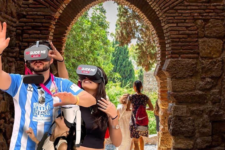Tour de Málaga con paradas de realidad virtual: Alcazaba, Teatro Romano, Picasso y más — foto 5