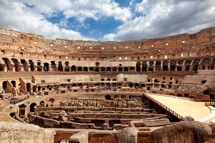 Pavimento dell'Arena del Colosseo e Porta della Morte dei Gladiatori max 10 pax