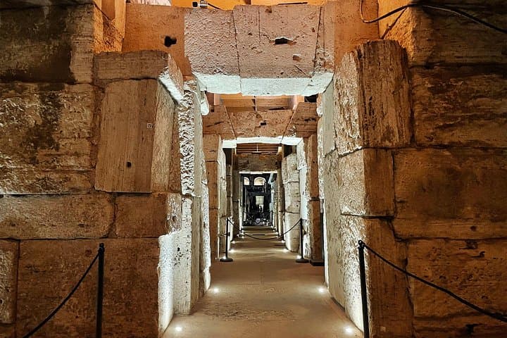 Pavimento dell'Arena del Colosseo e Porta della Morte dei Gladiatori max 10 pax — foto 3