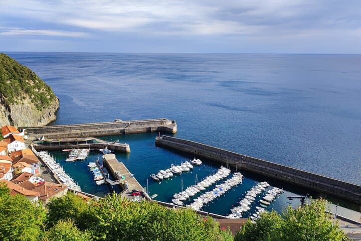 Costa de Bizkaia Descubierta: Joyas Costeras Ocultas de San Sebastián