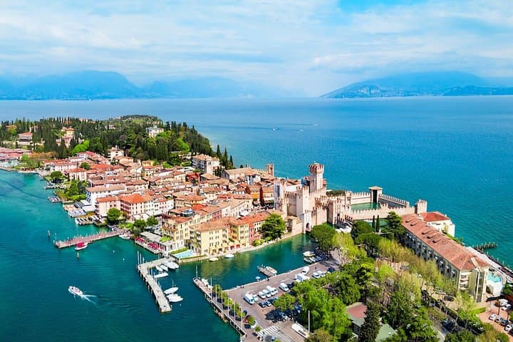 Da Verona a Sirmione sul Lago di Garda con Crociera in Barca e Degustazione di Spritz — foto 2
