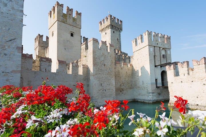 Da Verona a Sirmione sul Lago di Garda con Crociera in Barca e Degustazione di Spritz — foto 3