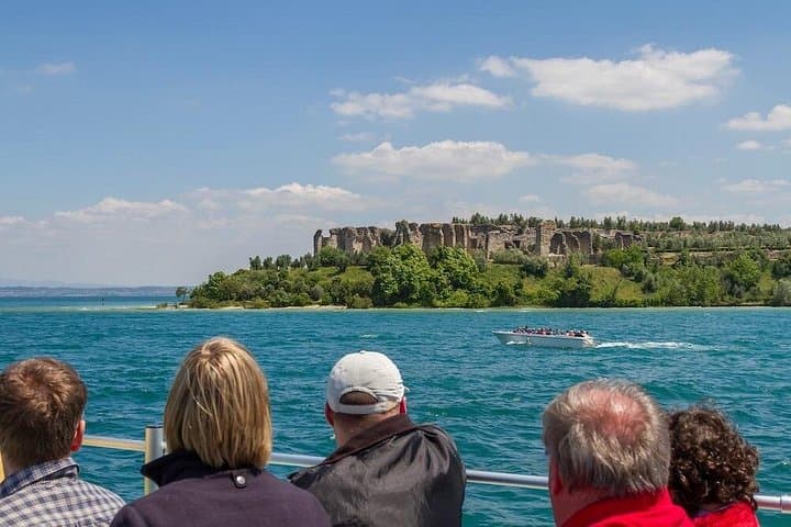 Da Verona a Sirmione sul Lago di Garda con Crociera in Barca e Degustazione di Spritz — foto 5