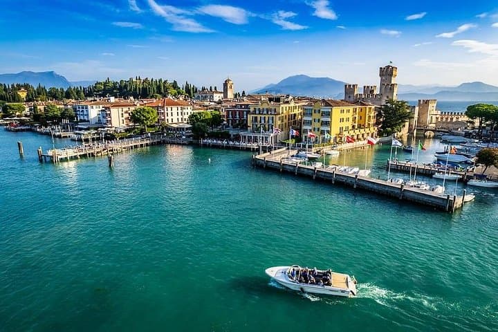 Da Verona a Sirmione sul Lago di Garda con Crociera in Barca e Degustazione di Spritz