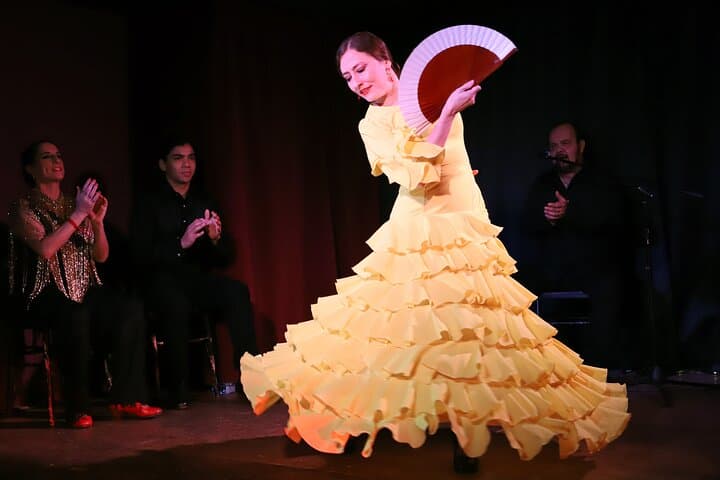 Spettacolo di Flamenco Intimo a Madrid con una Bevanda — foto 3