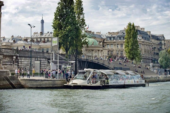 Batobus Hop-On Hop-Off Kreuzfahrt & Audiotour in Paris