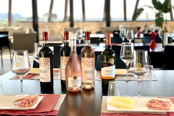 Dégustation de vin dans le salon panoramique de Vérone — photo 2