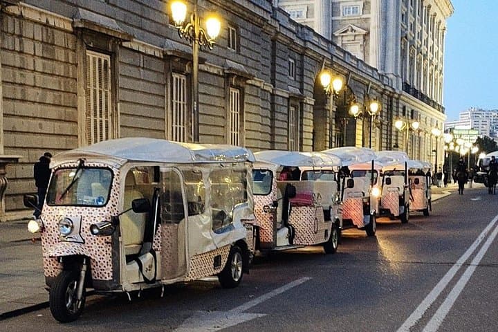 Madrid Sightseeing Tuk Tuk Tours — Foto 4