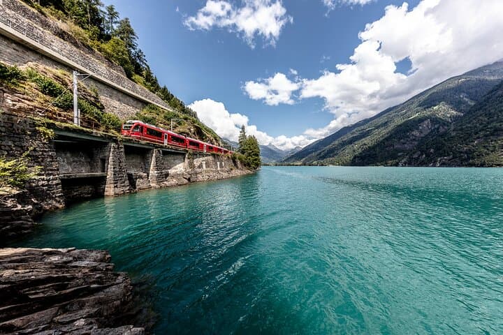 Bernina Zug Tagesausflug von Mailand nach Tirano & St. Moritz — Foto 5