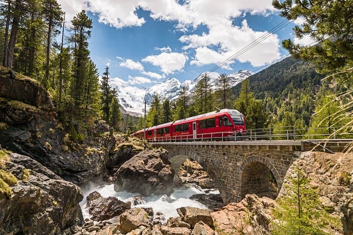 Bernina Zug Tagesausflug von Mailand nach Tirano & St. Moritz — Foto 2