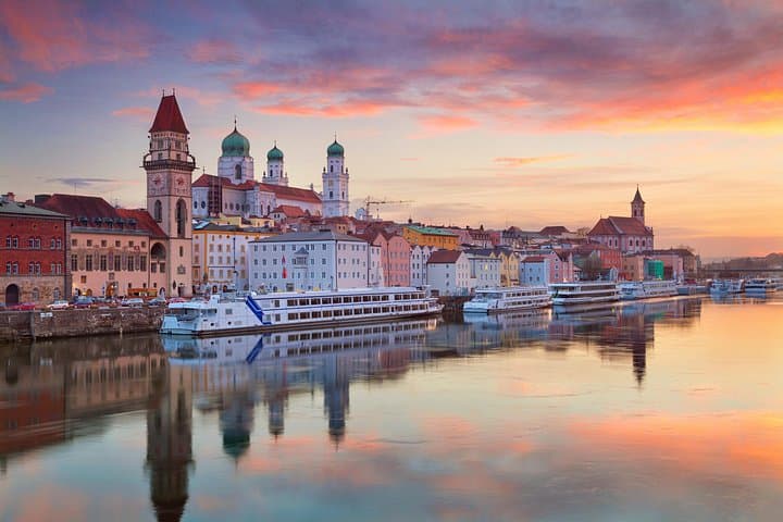 Privater Transfer von München nach Passau mit Sightseeing-Stopp