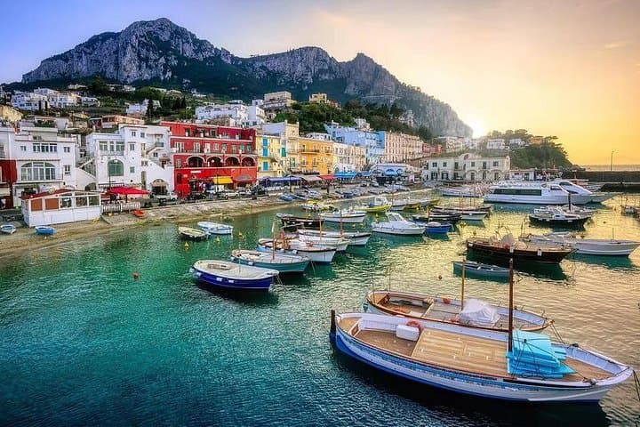 Viaggio a Capri da Napoli o Salerno: Traghetto e Tour Panoramico in Barca — foto 2