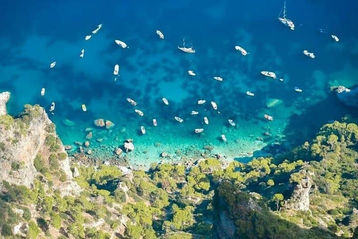 Viaggio a Capri da Napoli o Salerno: Traghetto e Tour Panoramico in Barca — foto 5