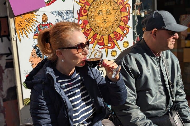 Naples : Visite à pied de l'art de rue, du vin et de la gastronomie