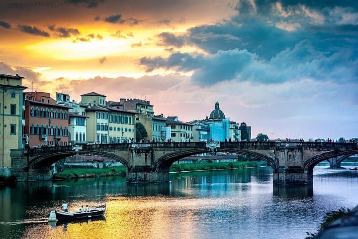 Visite Privée en Bateau au Coucher de Soleil à Florence avec Prosecco