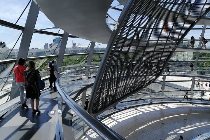Tour Espresso del Distretto Governativo con Visita al Reichstag e alla Cupola — foto 4