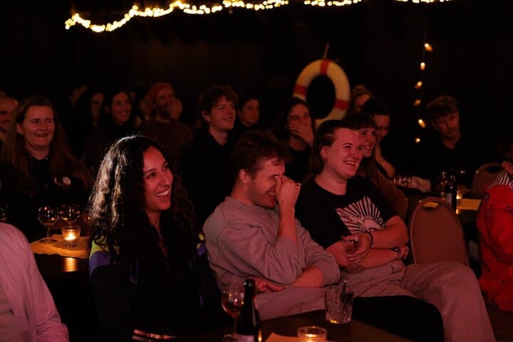 Englische Stand-Up-Comedy bei HIER WO DU STRAHLST, Berlin — Foto 2