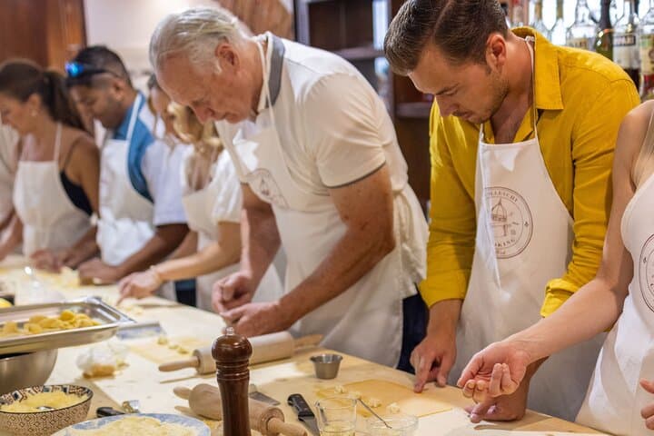 Flambé Käserad Trüffelpasta-Kurs & Tiramisù in Florenz — Foto 2