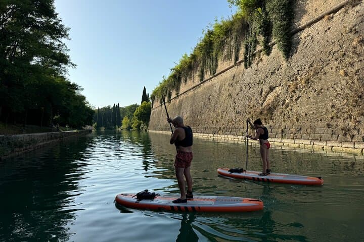 Experiencia de sup con un paseo a Peschiera del Garda