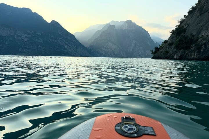 Aventura de paddle surf en el Lago de Garda + 1 noche en hotel en Bussolengo